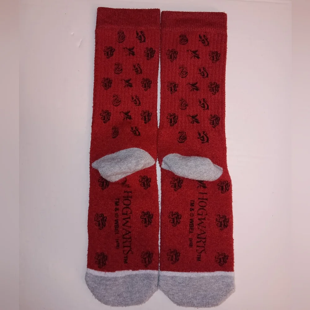 Red Harry Potter  Hogwarts Crest Socks Gray Toe Heel